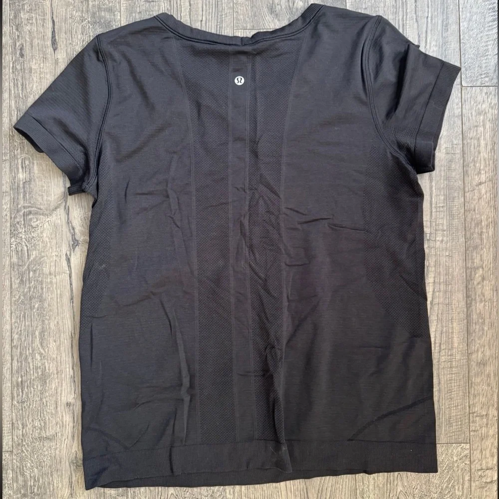 Lululemon Swiftly Breathe Relaxed Fit Short Sleeve Shirt - Picture 6 of 6